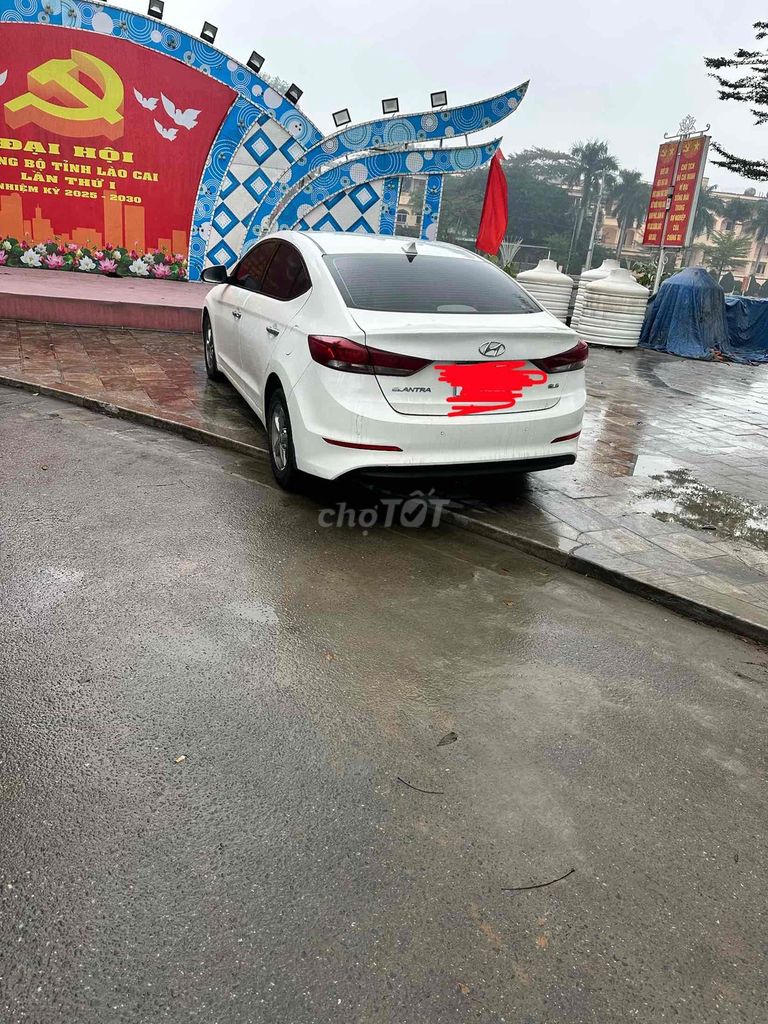 Hyundai Elantra - ảnh 3