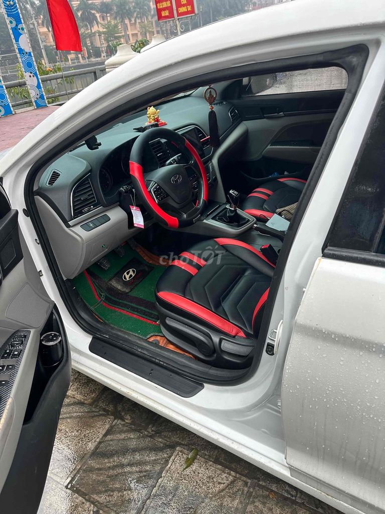 Hyundai Elantra - ảnh 4