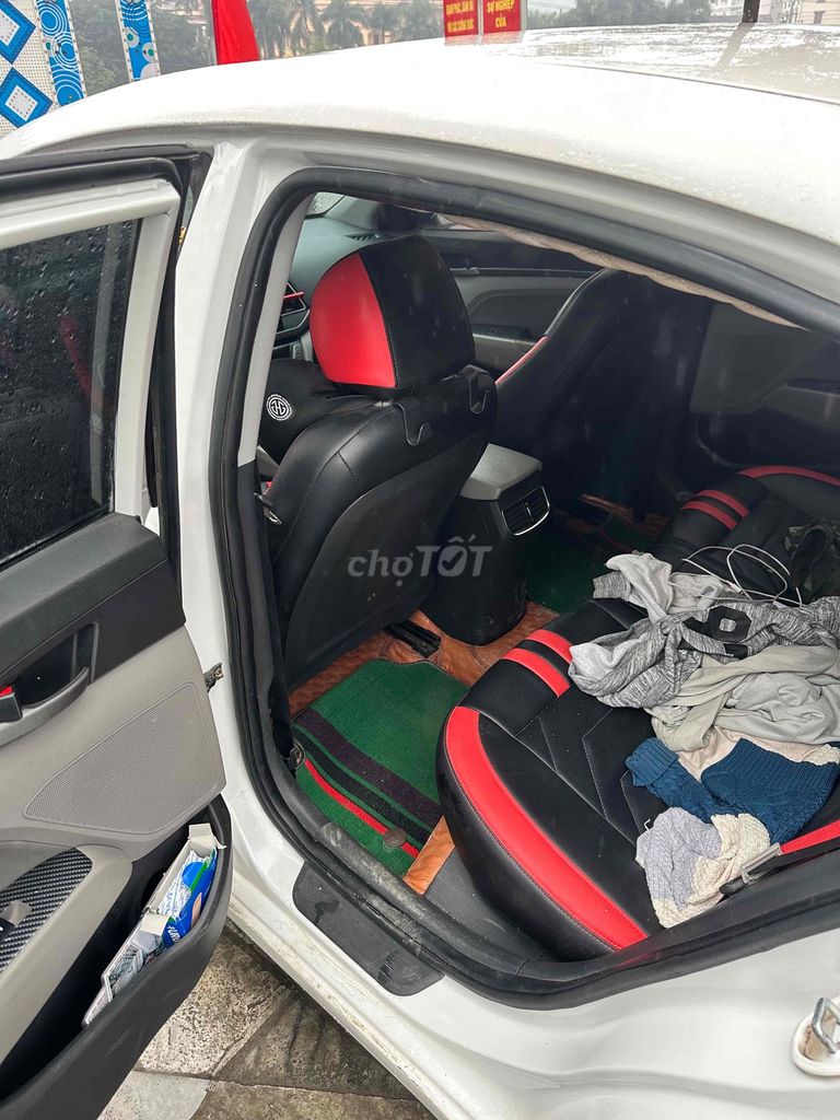 Hyundai Elantra - ảnh 5