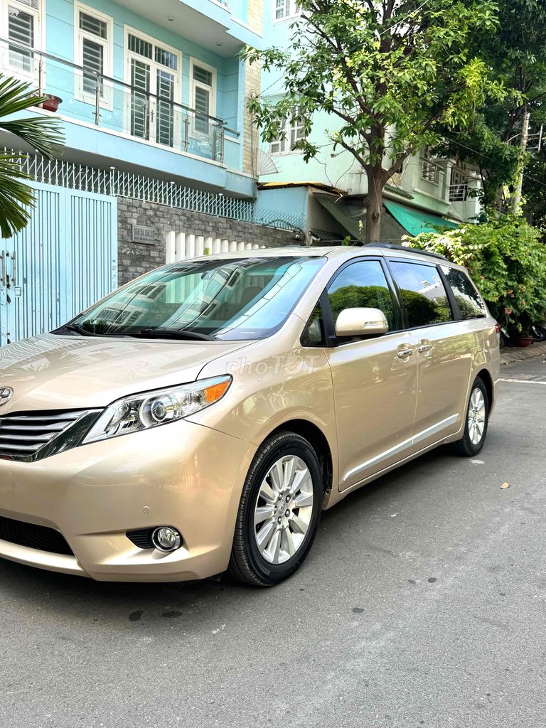 Toyota Sienna 2012 - ảnh 2