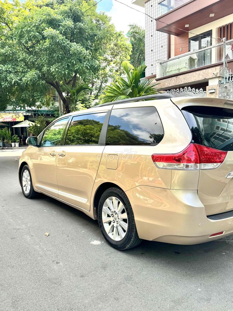 Toyota Sienna 2012 - ảnh 4