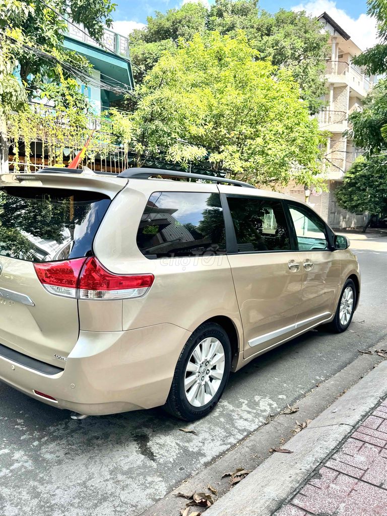Toyota Sienna 2012 - ảnh 5
