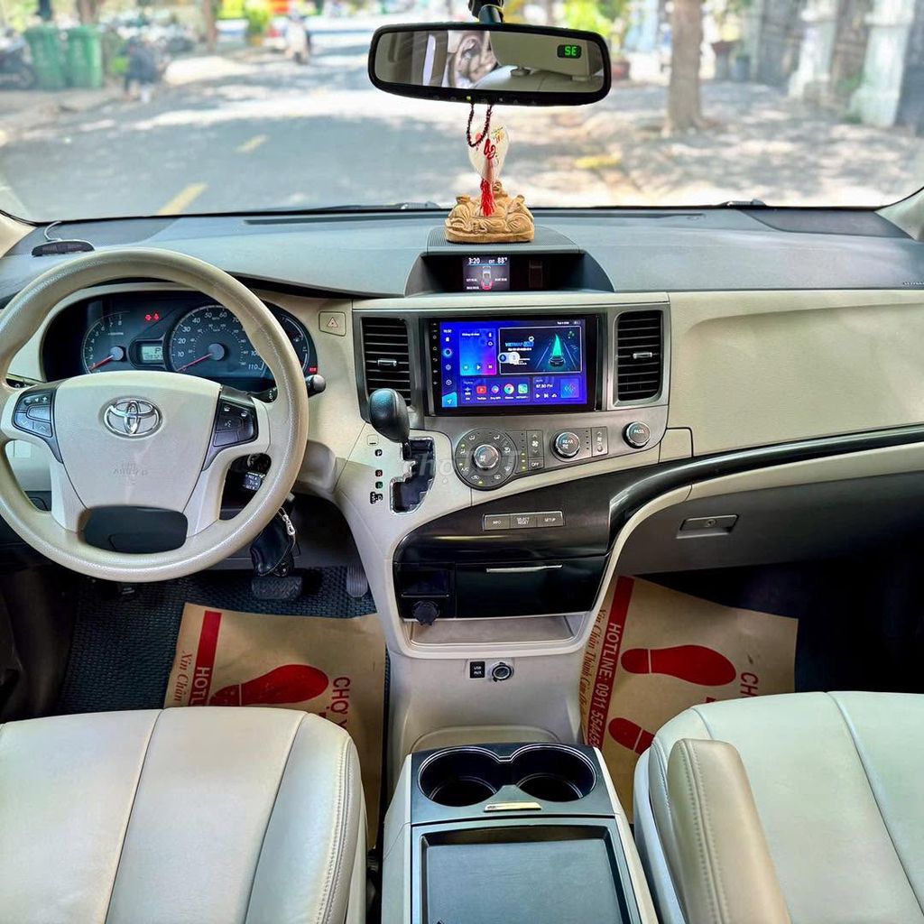 Toyota Sienna 2010 - ảnh 3