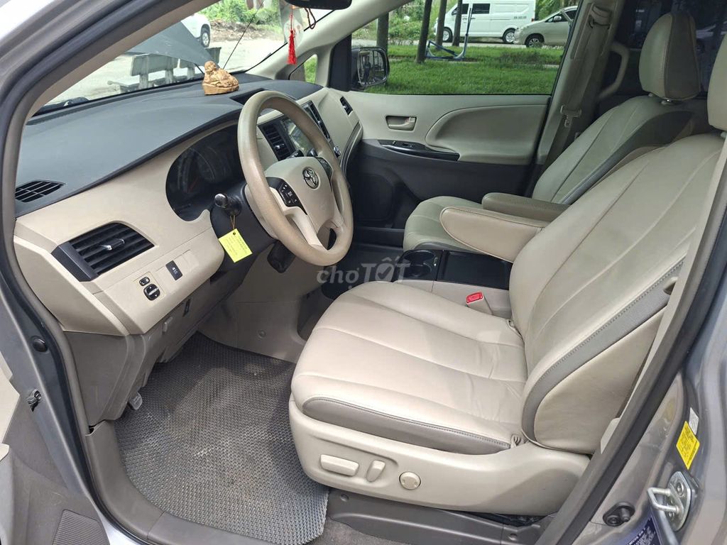 Toyota Sienna 2010 - ảnh 5