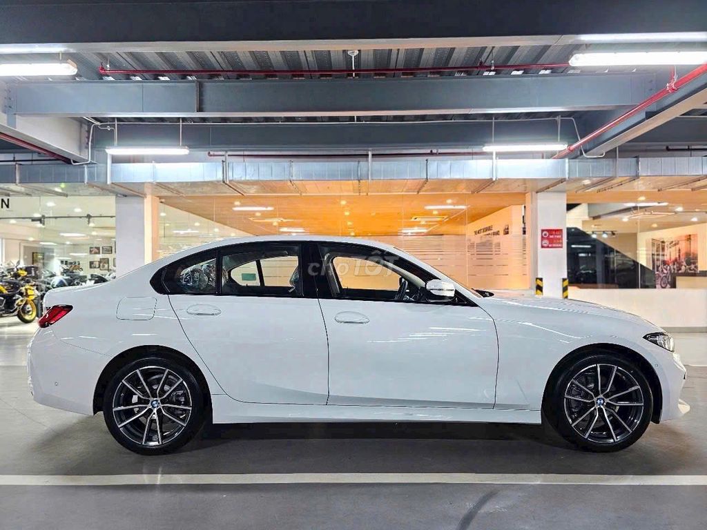 BMW 2025 - ảnh 1
