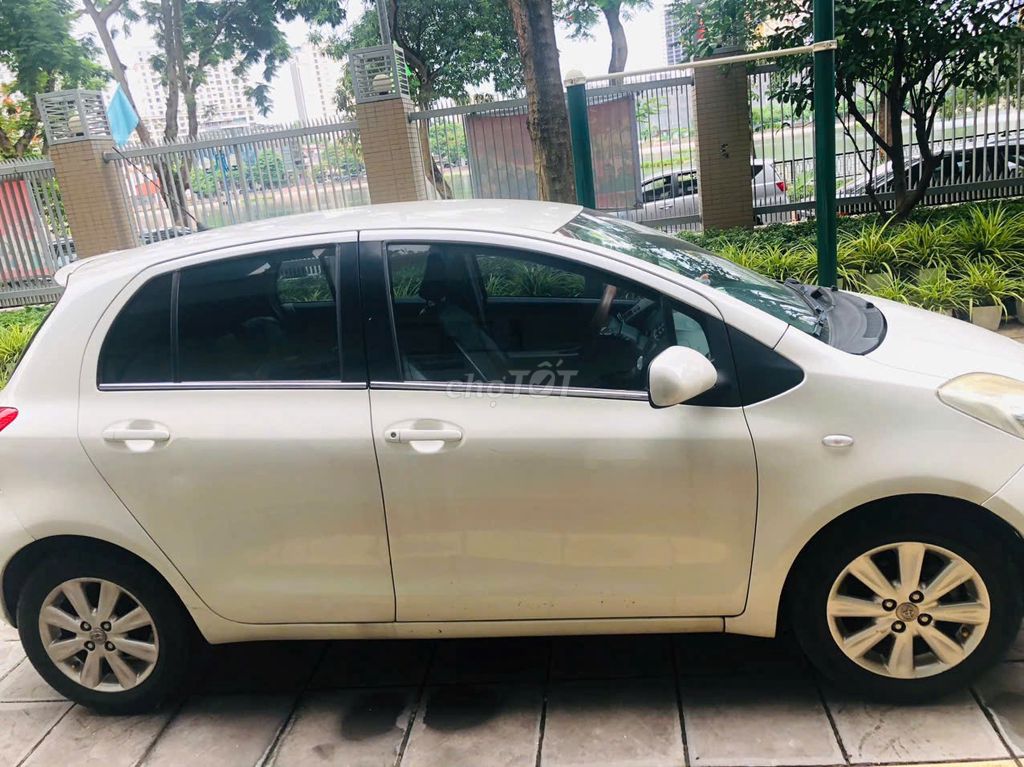 Toyota Yaris 2012 - ảnh 1