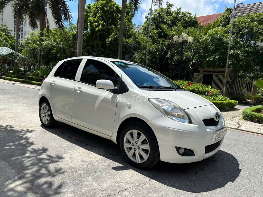 Toyota Yaris 2012 - ảnh 2