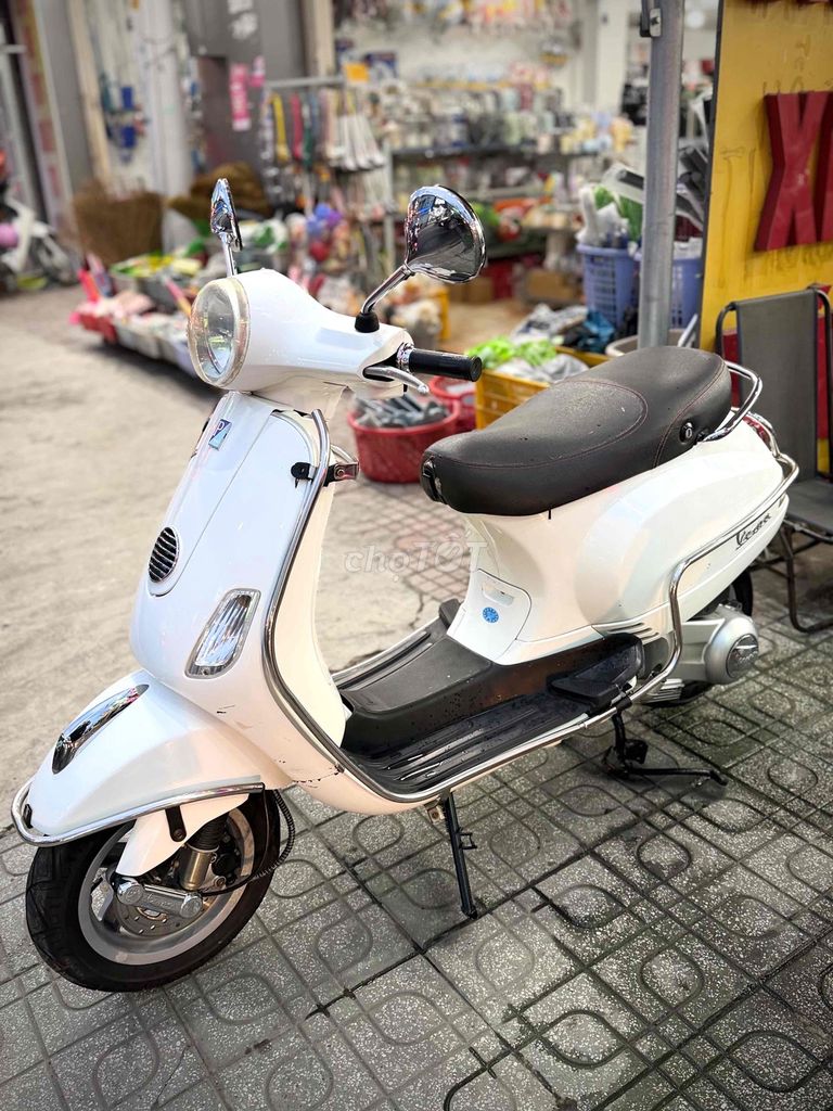 Piaggio Vespa 2011 - ảnh 3