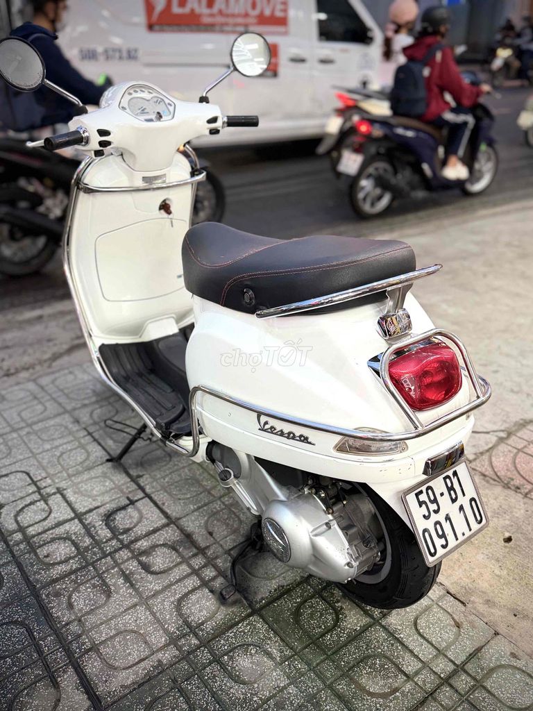 Piaggio Vespa 2011 - ảnh 5