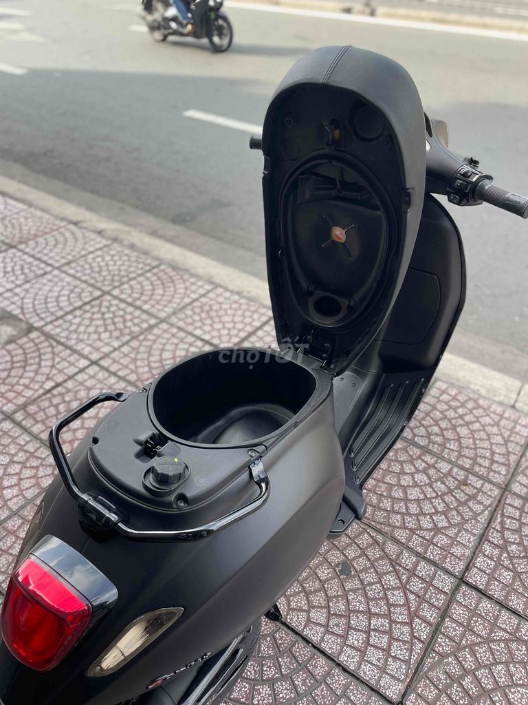 Piaggio Vespa 2023 - ảnh 1