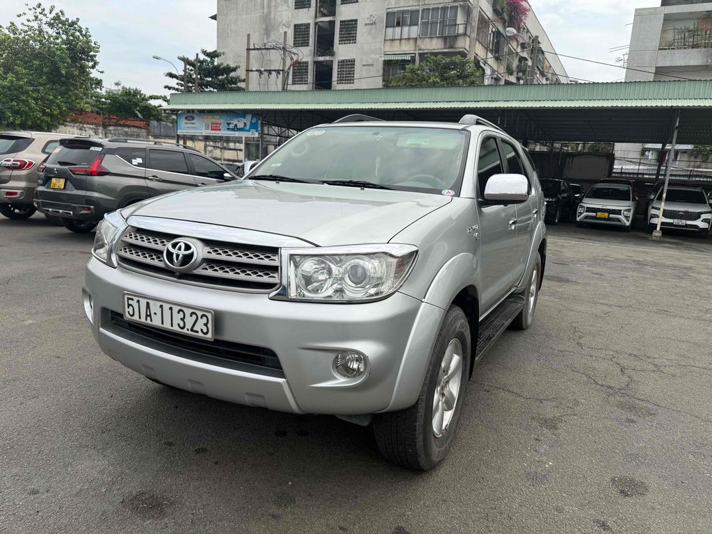 Toyota Fortuner - ảnh 1