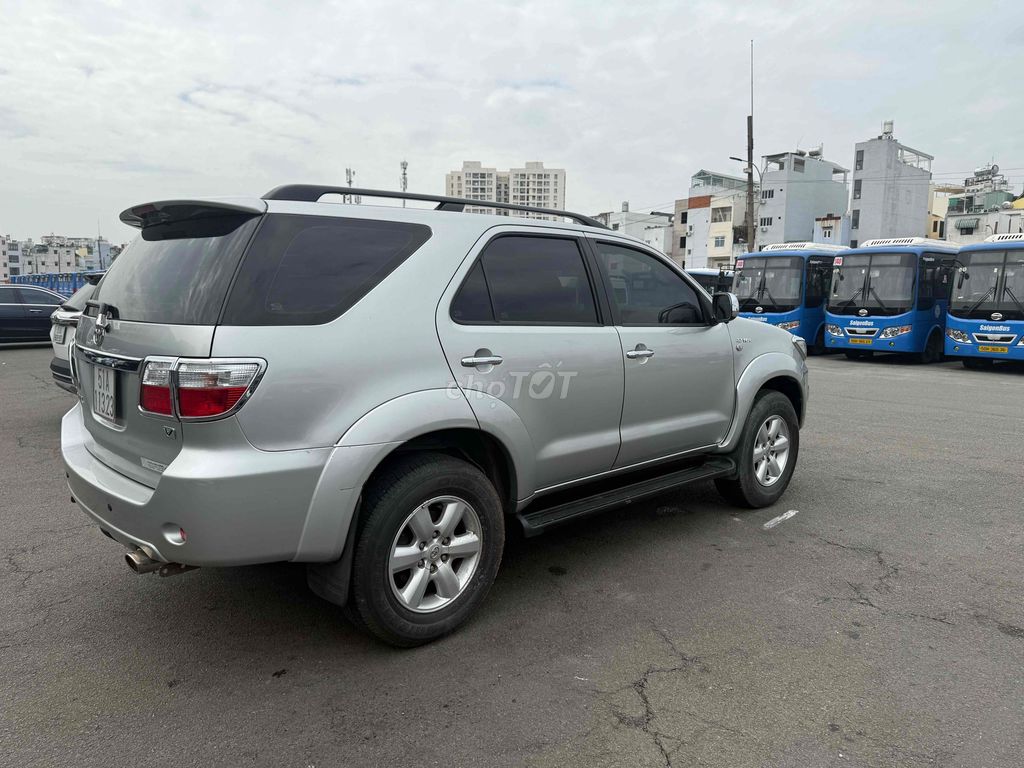 Toyota Fortuner - ảnh 3