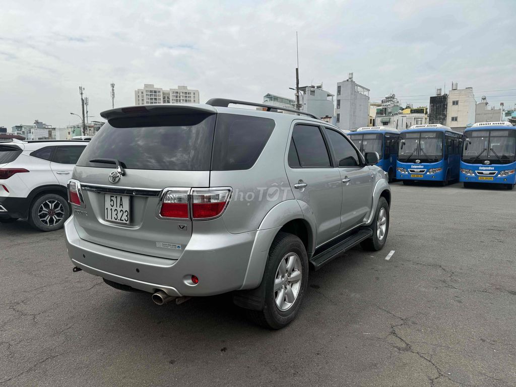 Toyota Fortuner - ảnh 4
