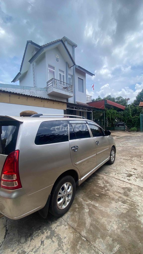 Toyota Innova - ảnh 2