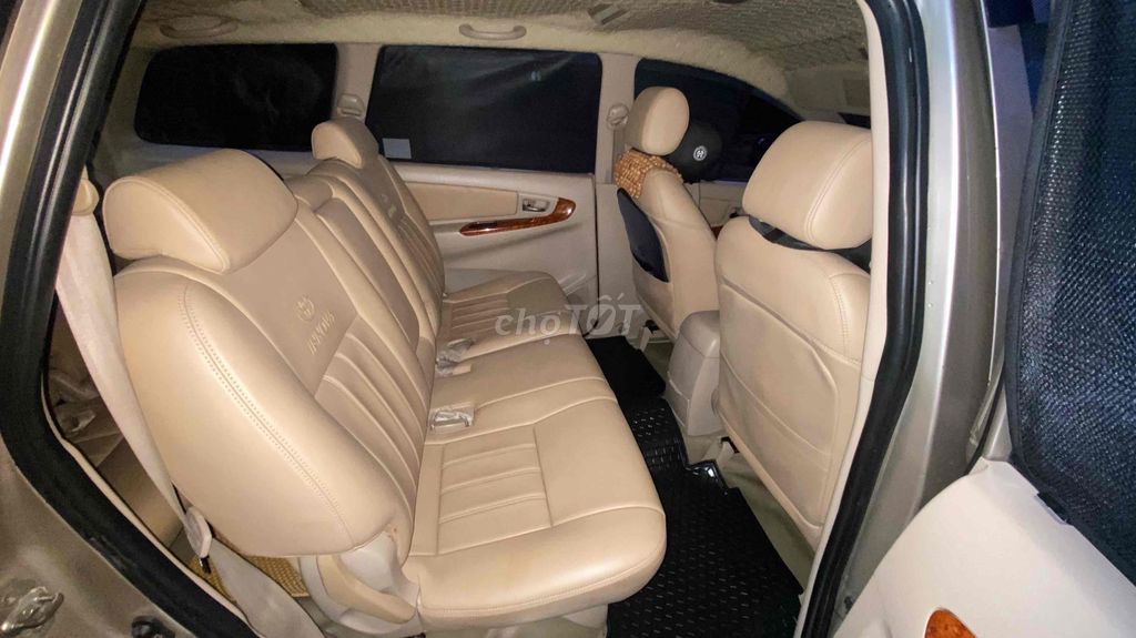 Toyota Innova - ảnh 3