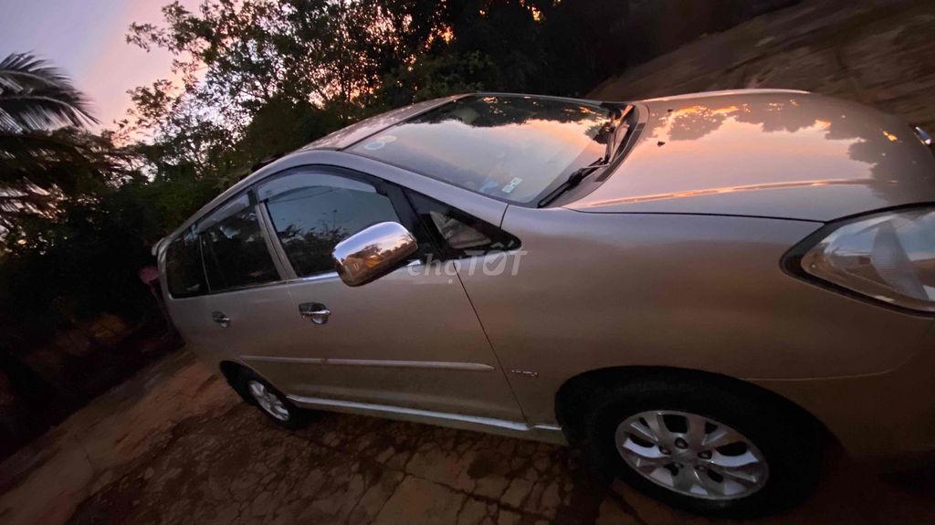 Toyota Innova - ảnh 4