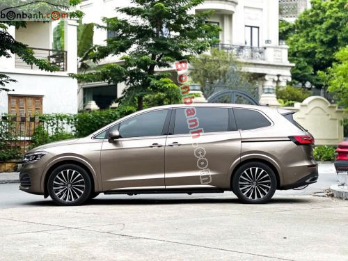 Volkswagen Viloran Luxury 2024 - ảnh 3