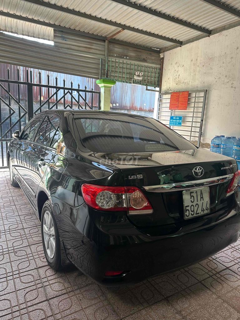 Toyota Corolla Altis - ảnh 1