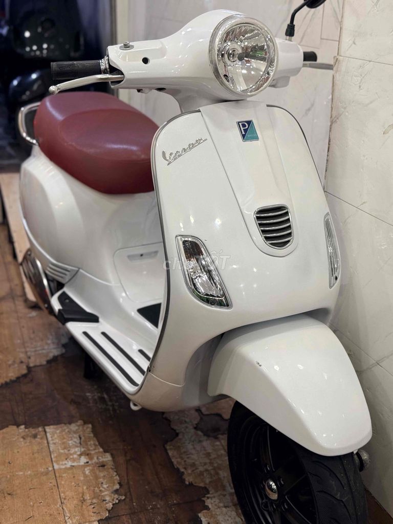 Piaggio Vespa 2012 - ảnh 2