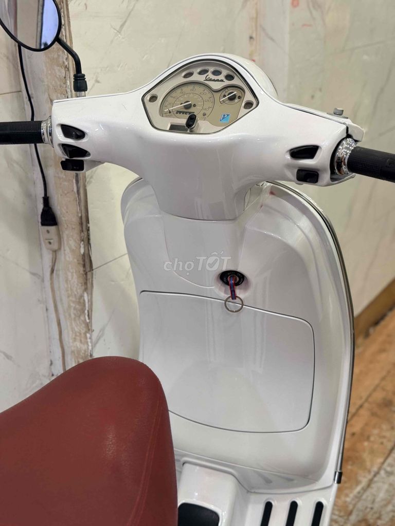 Piaggio Vespa 2012 - ảnh 3