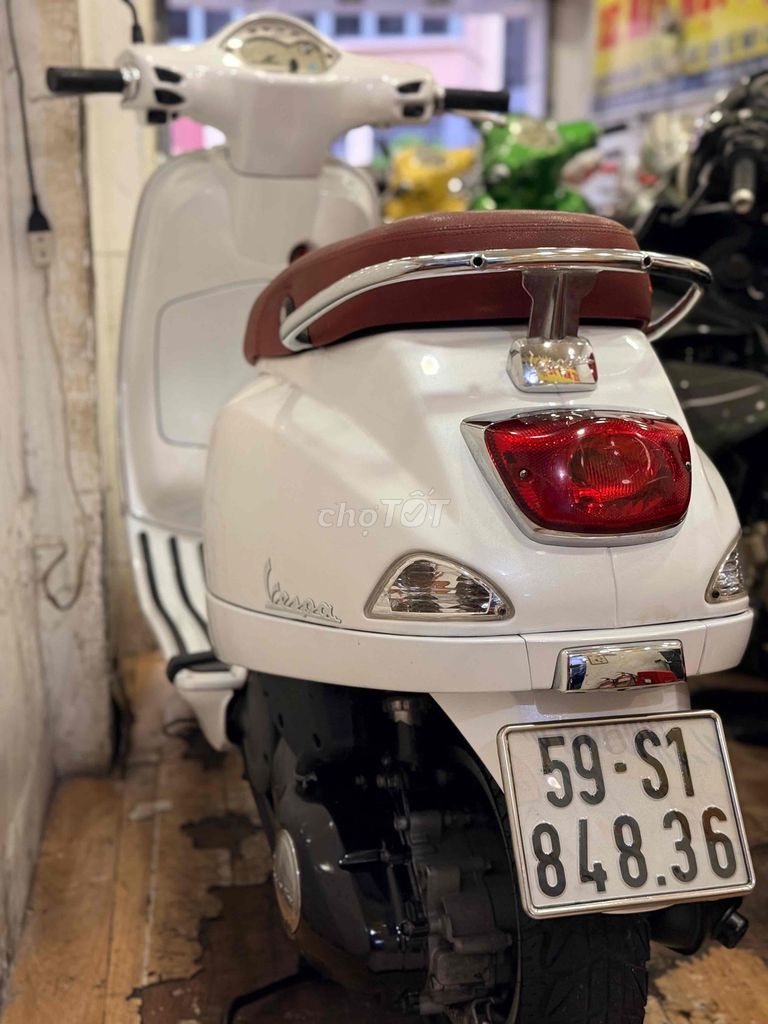 Piaggio Vespa 2012 - ảnh 4