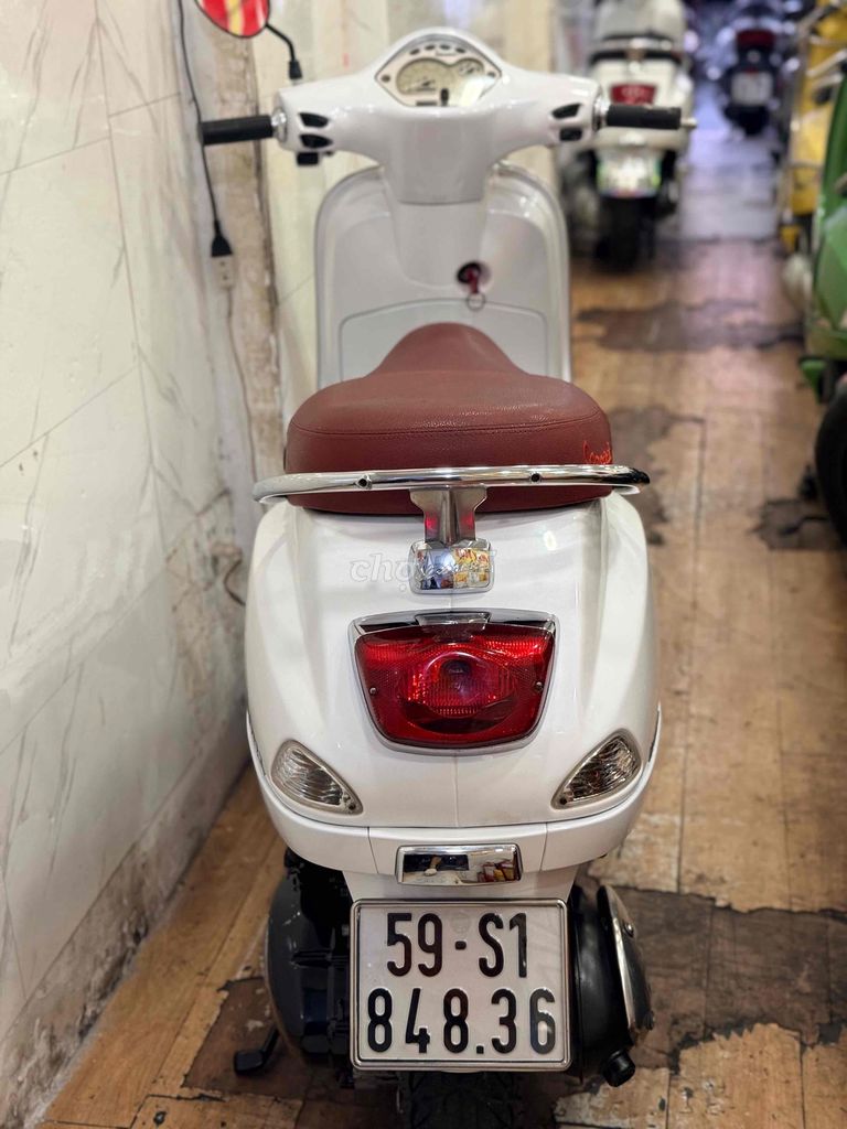 Piaggio Vespa 2012 - ảnh 5