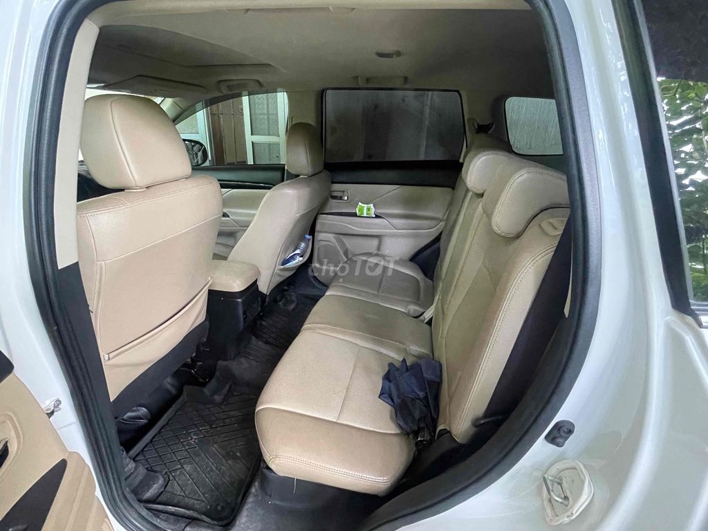 Mitsubishi Outlander - ảnh 2