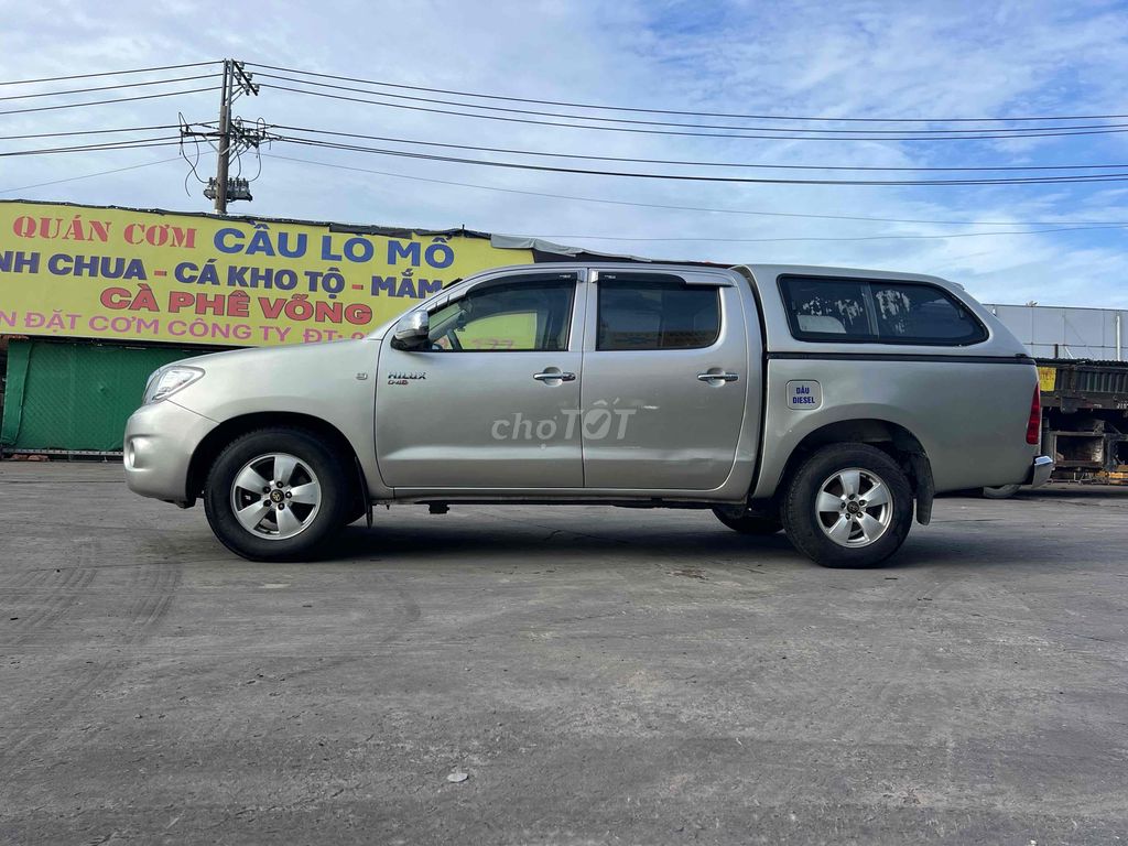 Toyota Hilux - ảnh 1