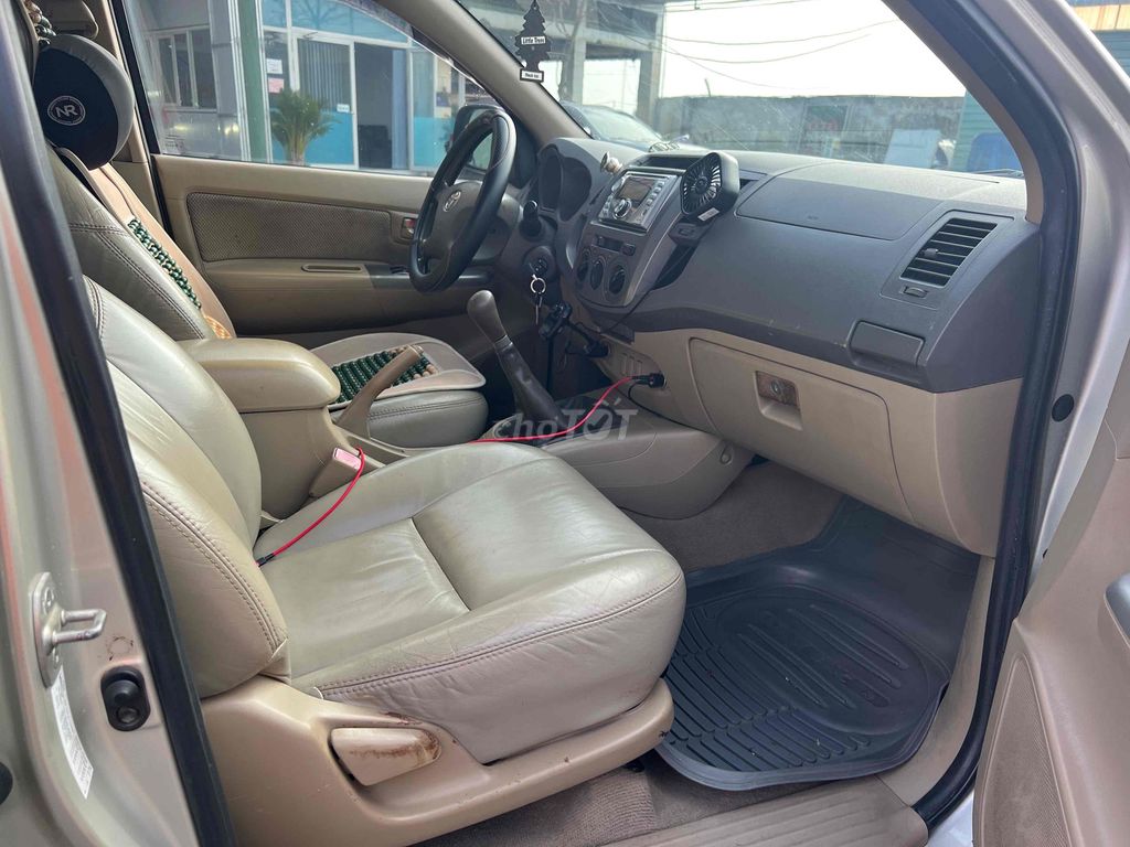 Toyota Hilux - ảnh 4