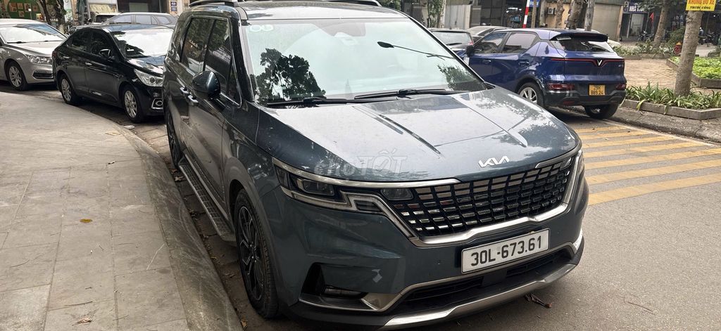 Kia Carnival - ảnh 2
