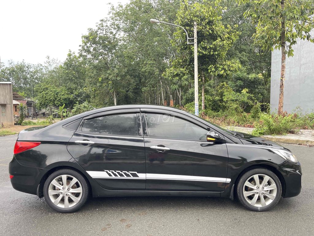 Hyundai Accent 2012 - ảnh 4