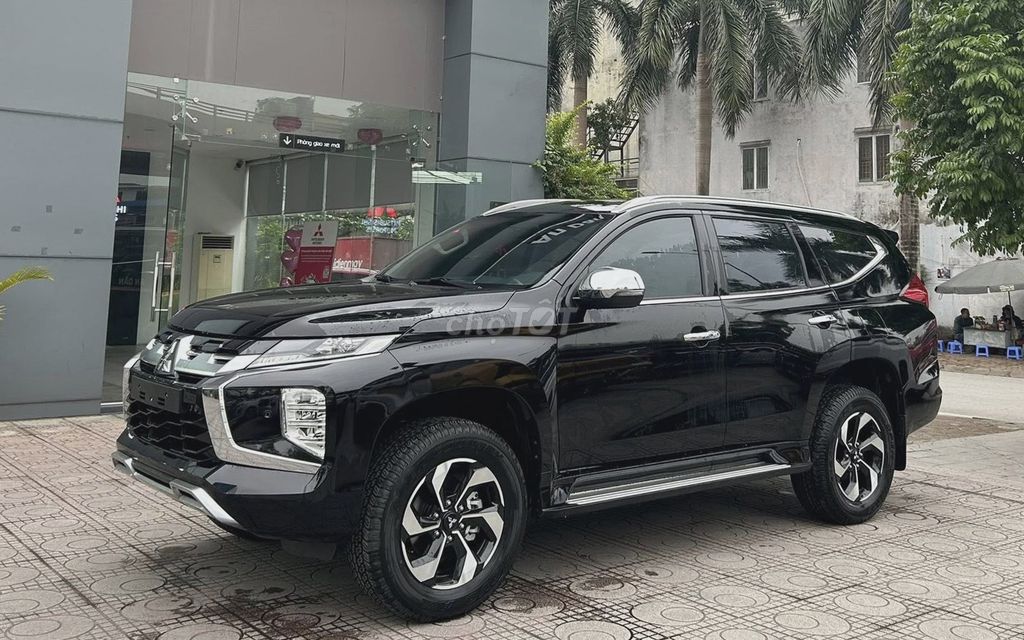 Mitsubishi Pajero Sport - ảnh 1