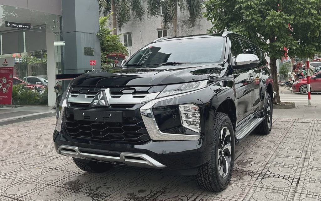Mitsubishi Pajero Sport - ảnh 3
