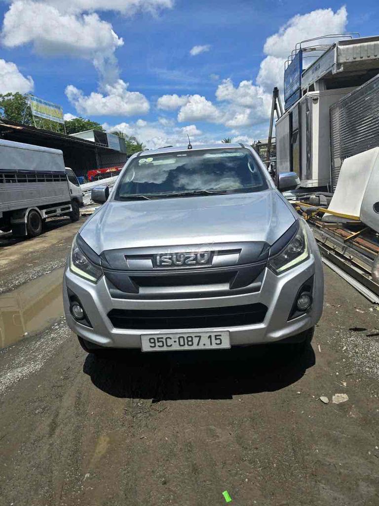Isuzu 2019 - ảnh 1