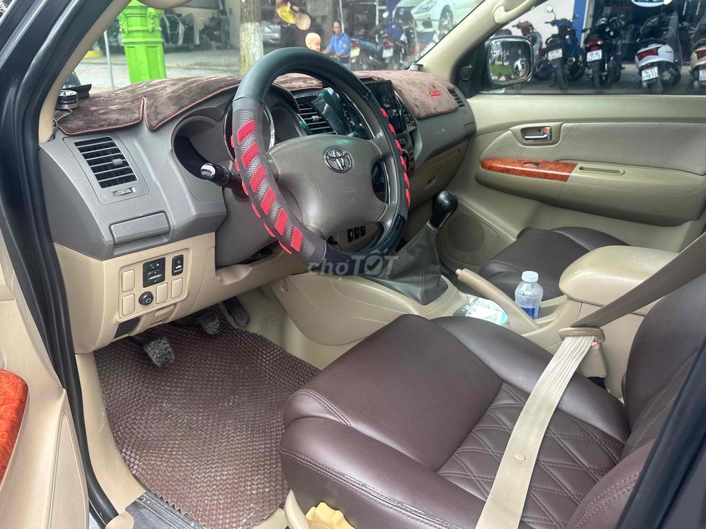 Toyota Fortuner 2011 - ảnh 5