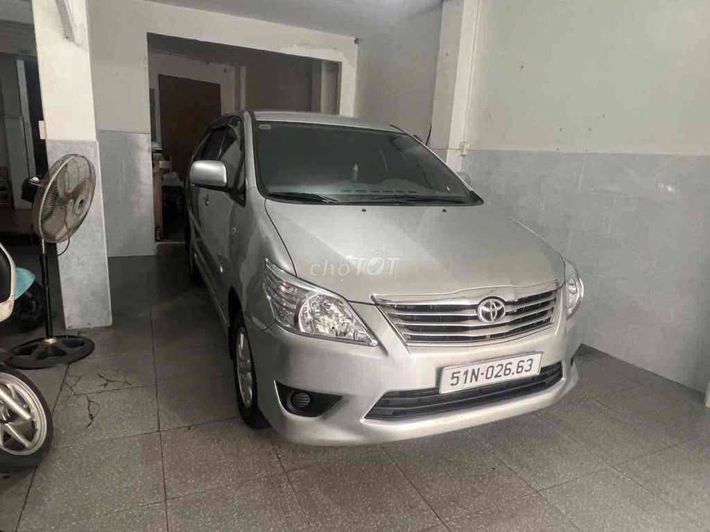 Toyota Innova - ảnh 1