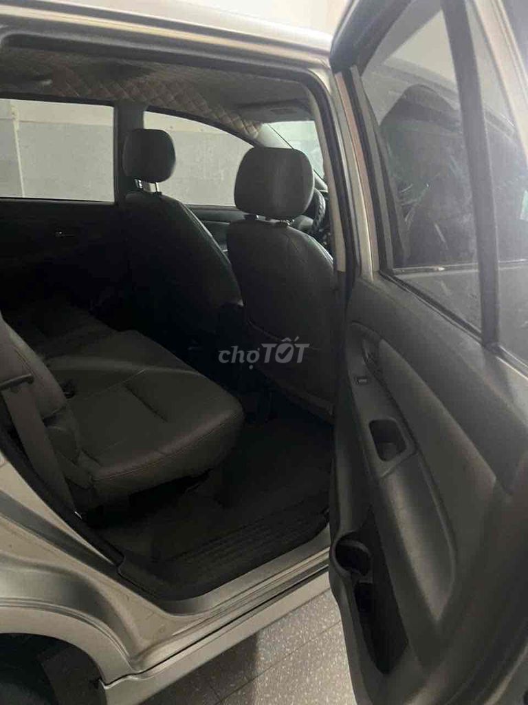 Toyota Innova - ảnh 4