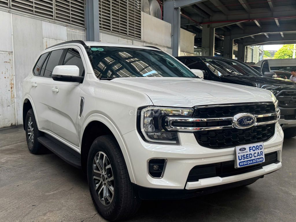 Ford Everest 2025 - ảnh 1