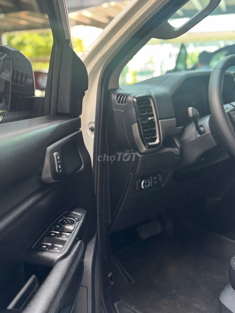 Ford Everest 2025 - ảnh 2