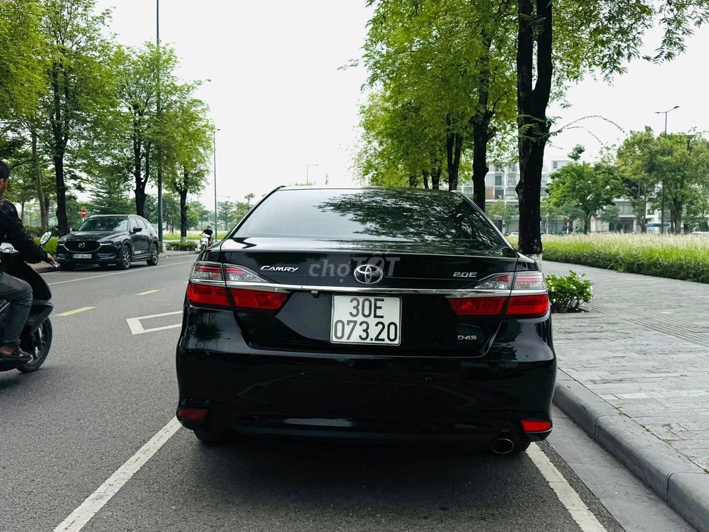 Toyota Camry 2.0E - ảnh 1