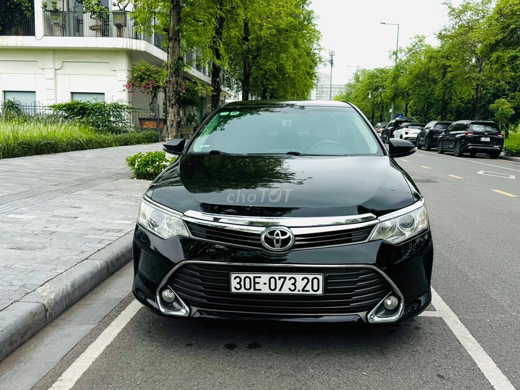 Toyota Camry 2.0E - ảnh 2