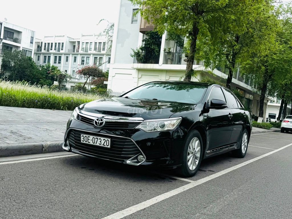 Toyota Camry 2.0E - ảnh 4