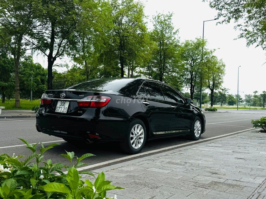 Toyota Camry 2.0E - ảnh 5