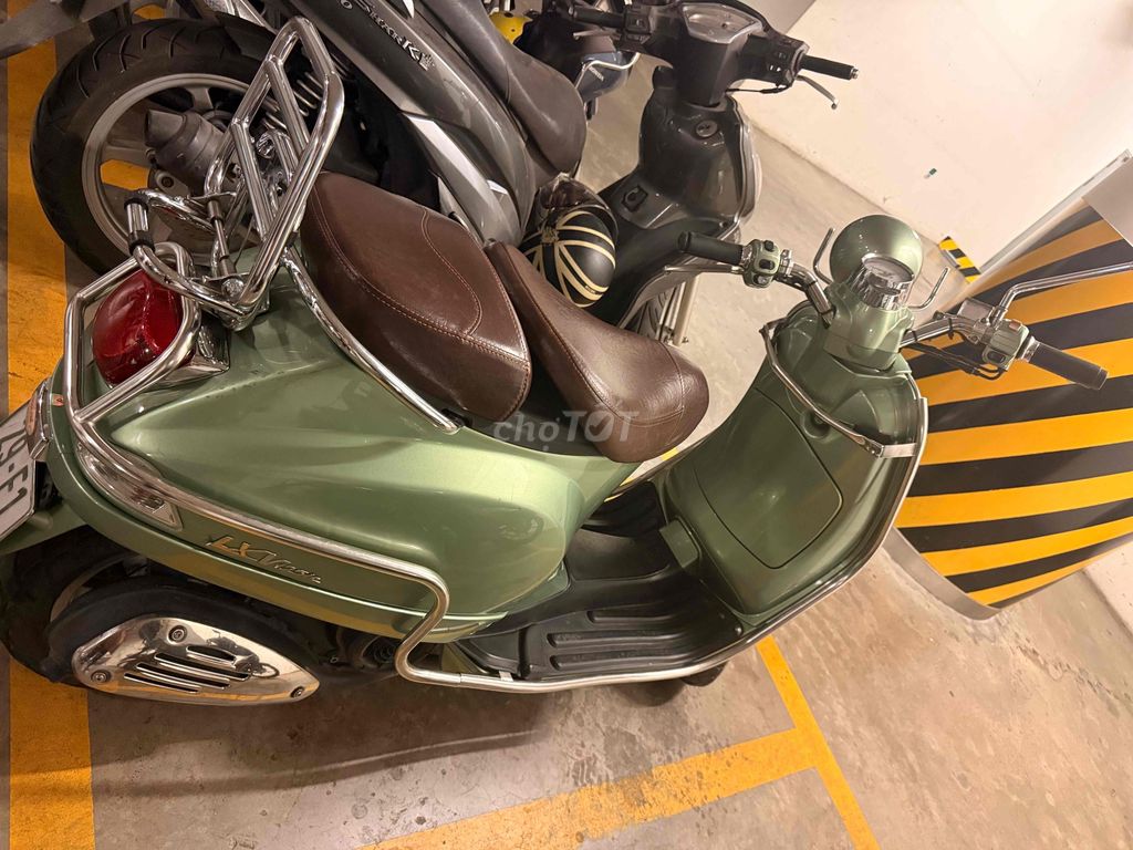 Piaggio Vespa 2011 - ảnh 1
