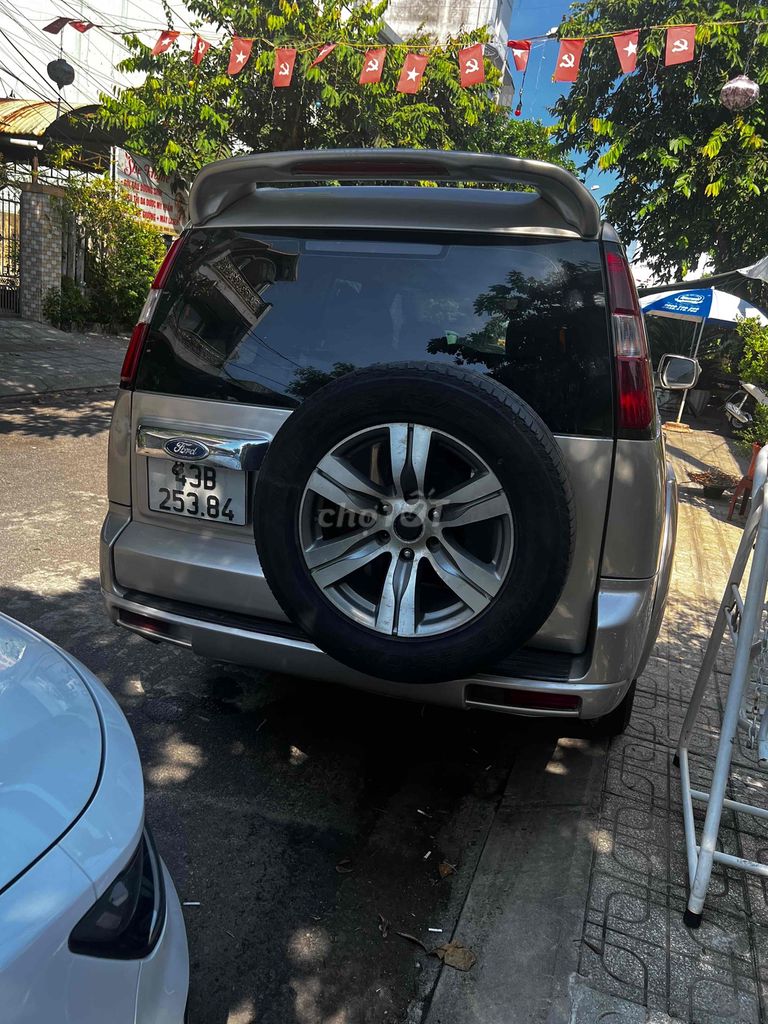 Ford Everest 2011 - ảnh 2
