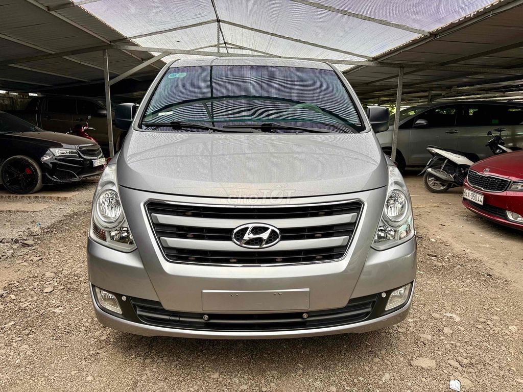 Hyundai Starex 2017 - ảnh 1