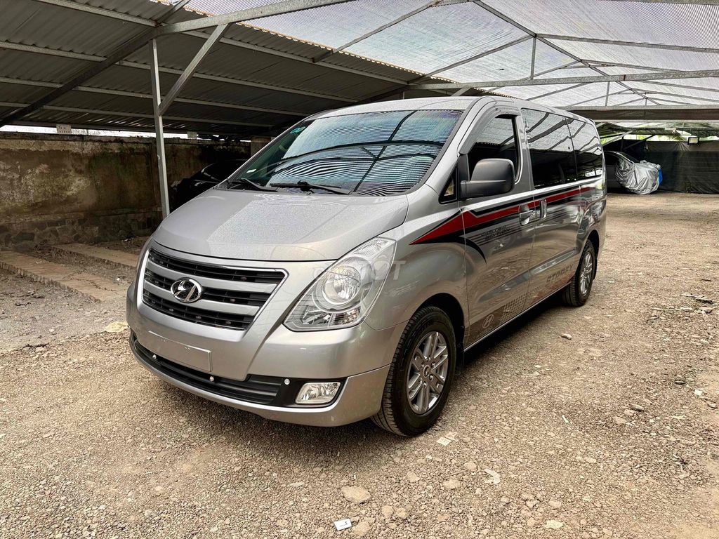 Hyundai Starex 2017 - ảnh 2