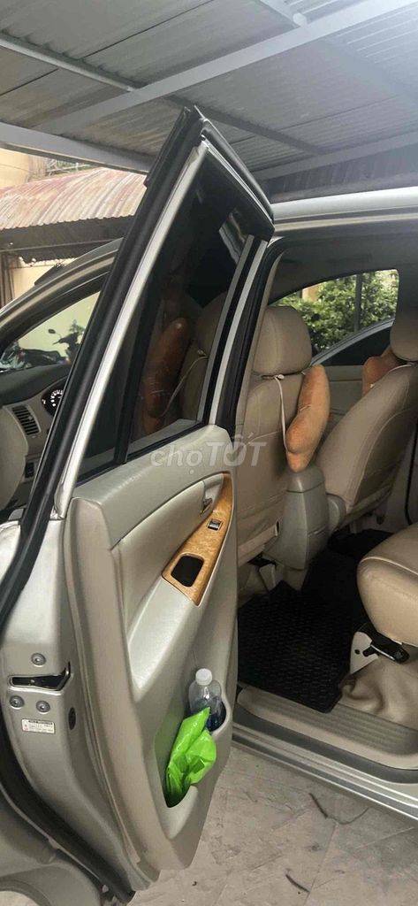 Toyota Innova 2010 - ảnh 4