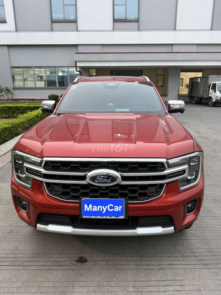 Ford Everest - ảnh 1
