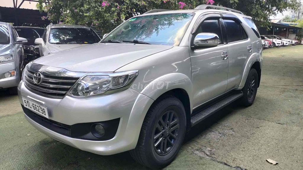 Toyota Fortuner 2012 - ảnh 2